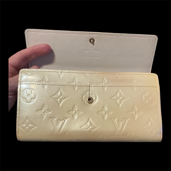 Louis Vuitton Vernis Sarah Monogram Wallet - Picture 2 of 7
